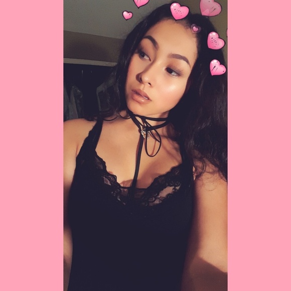 XOXO Welcome to my Closet! Please Comment & Share - Picture 5 of 8